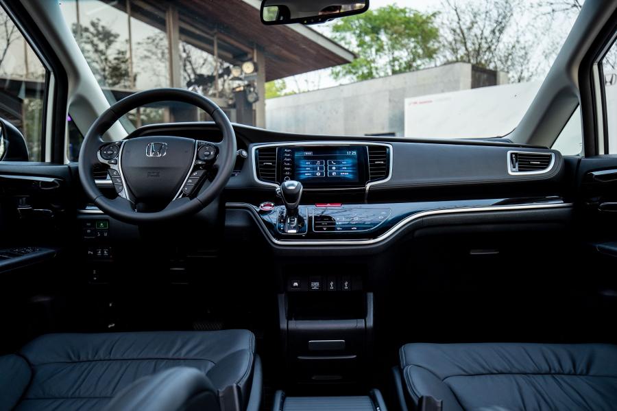 Торпедо Honda Odyssey Sport Hybrid 2019 года  (фото 4 из 40)